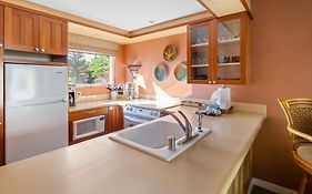 Bamboo Suite, 1 Bedroom, Sleeps 4, Pool & Bbq, Pre-Renovation Summer Sale