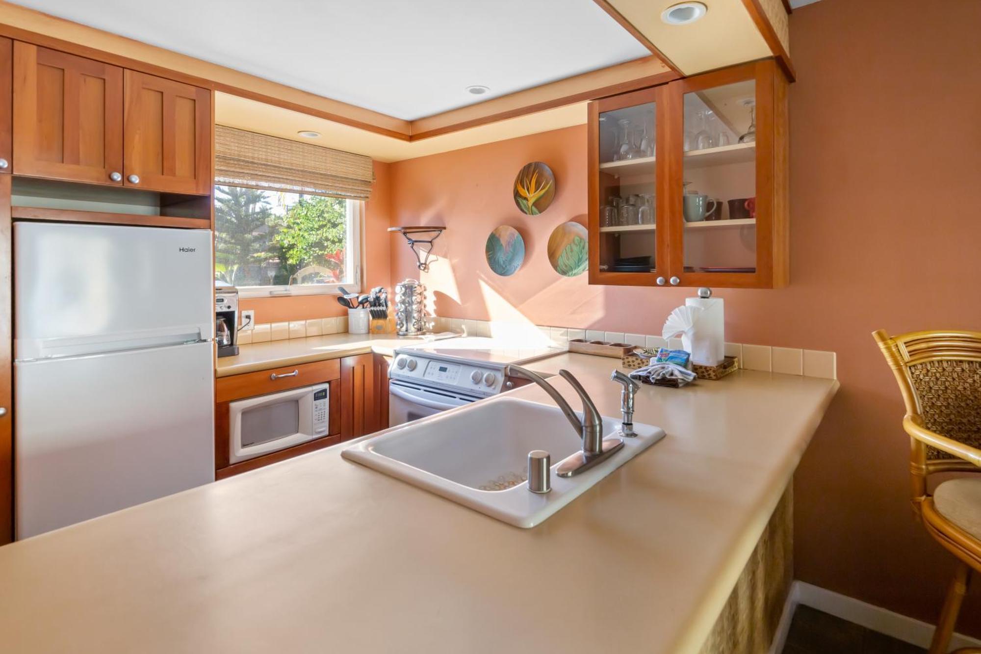 Bamboo Suite, 1 Bedroom, Sleeps 4, Pool & Bbq, Pre-Renovation Summer Sale Kihei Exterior photo